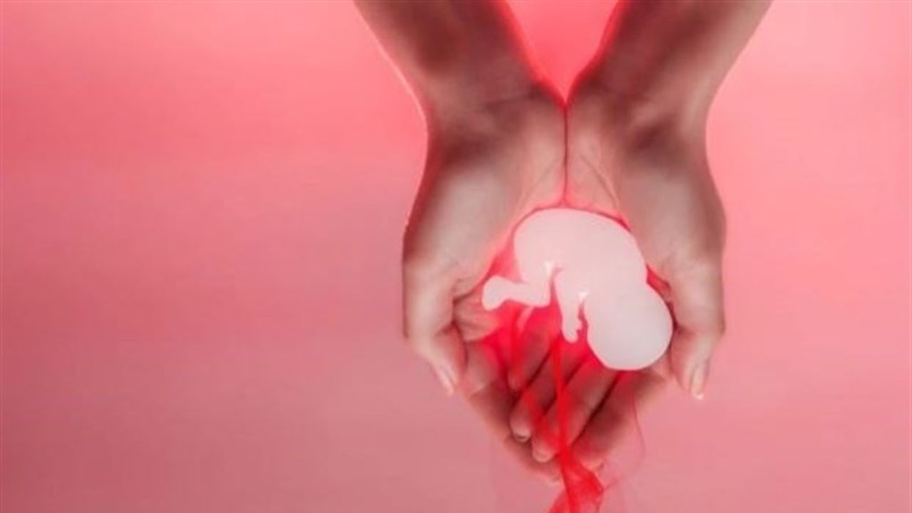 سالانه ۳۰۰هزار سقط جنین غیرقانونی در ایران انجام می‌شود!