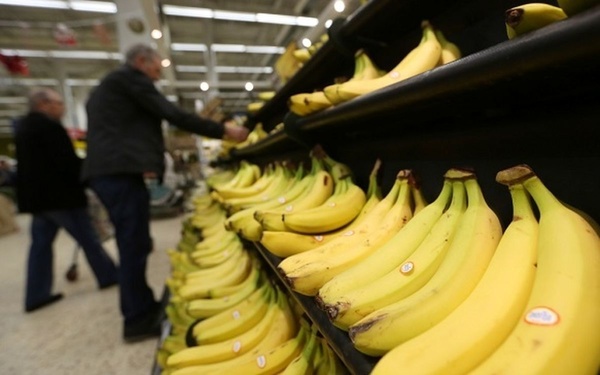 موز را دلالان گران کردند