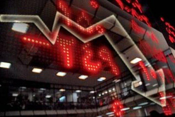 سرخی؛ رنگ غالب در تالار شیشه ای