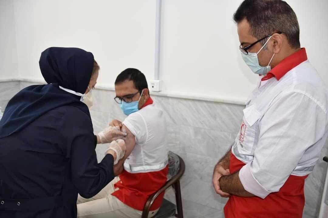واکسیناسیون نیروهای هلال احمر کرمانشاه آغاز شد