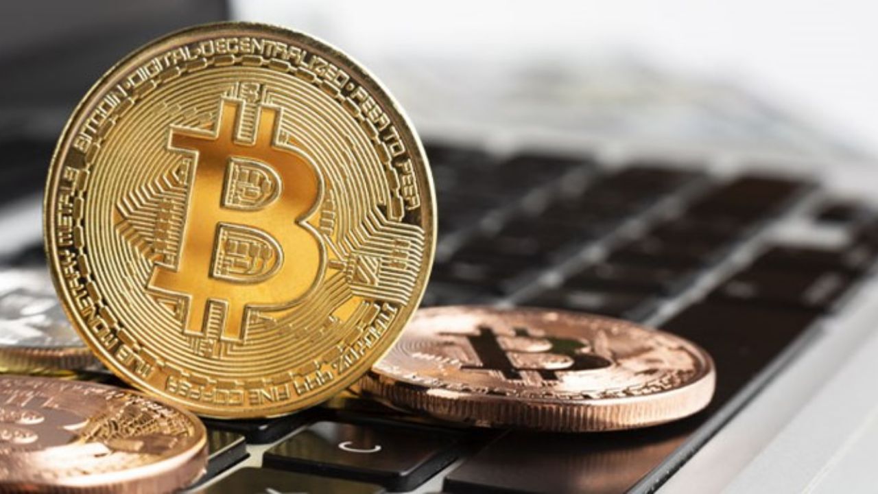 بیت‌کوین به یک قدمی ۵۲ هزار دلار رسید