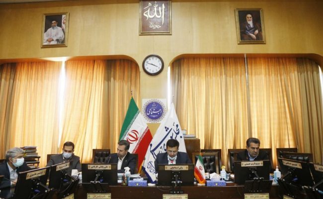 شیخان در فضای پر از دود دخانیات کشور به هدف زد