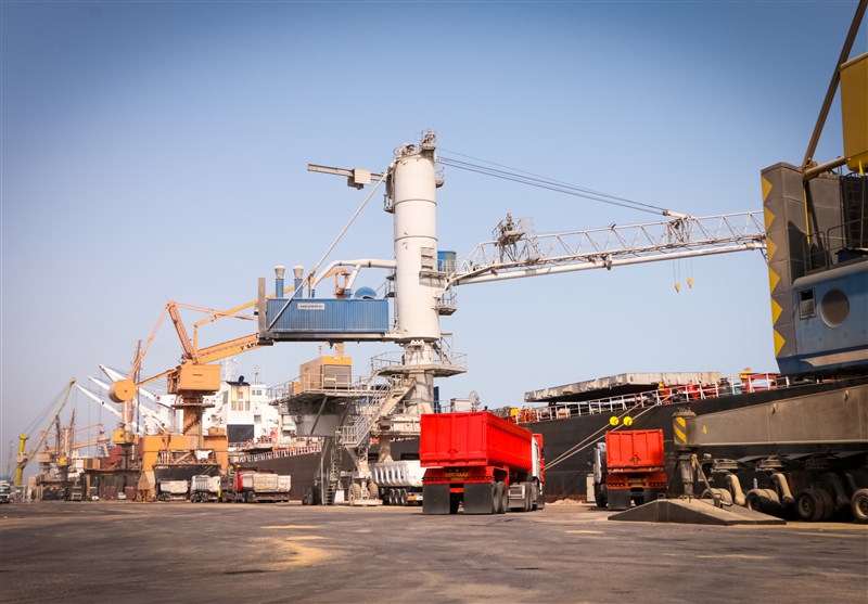 بیش از ۱۲ میلیون تُن کالای اساسی از گمرکات ترخیص شد