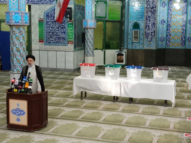 برای حل مشکلات مردم شب و روز نمی‌شناسم