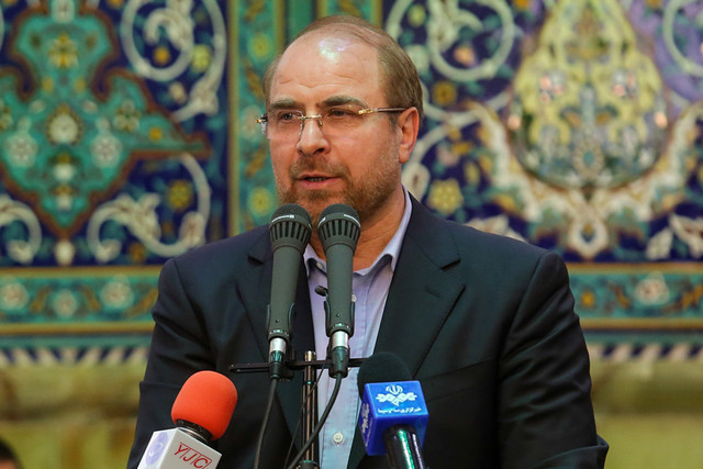 باید تلاش کنیم باری از دوش مردم برداریم