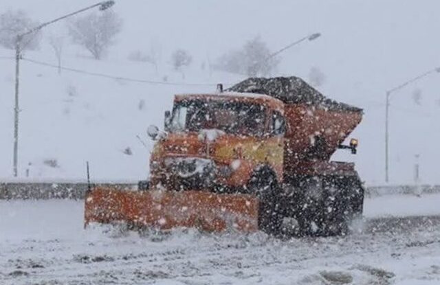 رفع انسداد راه دسترسی به ۳۰ روستای سلسله در لرستان