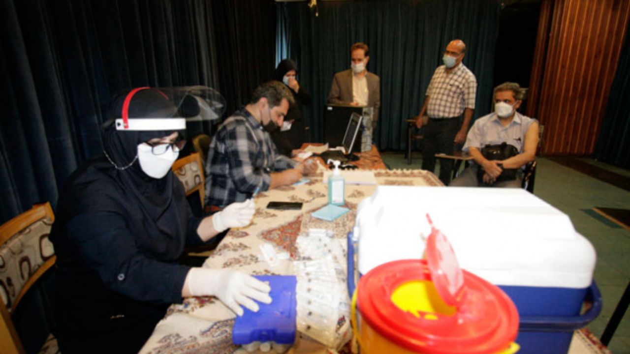 واکسیناسیون دانشجویان متوقف شد