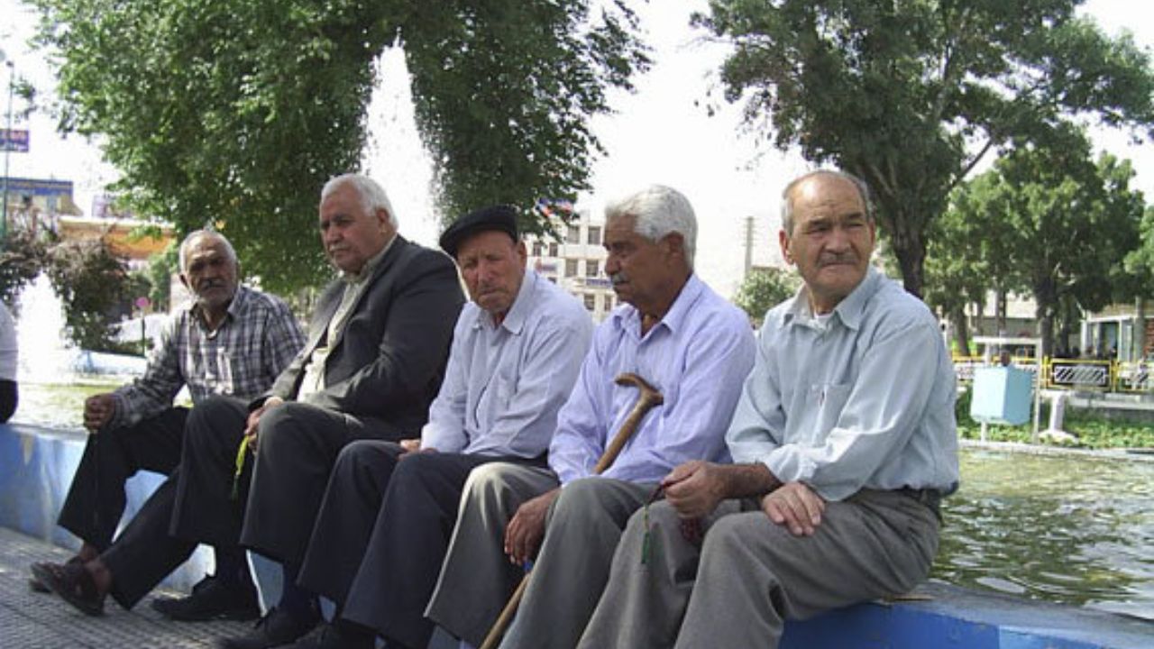 وام ضروری بازنشستگان کشوری تا ظهر فردا واریز می شود