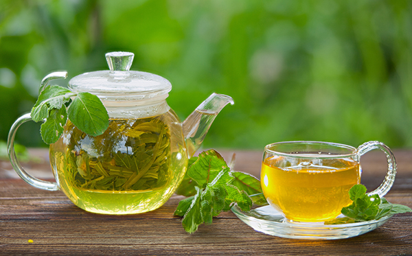 با چای سبز به سرعت وزن کم کنید! با چای سبز به سرعت وزن کم کنید!