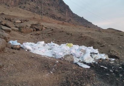 رهاسازی زباله در کوهپایه «مخمل‌کوه»؛ تهدید جدی برای طبیعت و حریم گردشگری خرم‌آباد