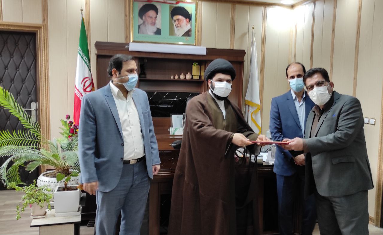 تجلیل از کارمند جانباز بنیاد مسکن انقلاب اسلامی استان لرستان