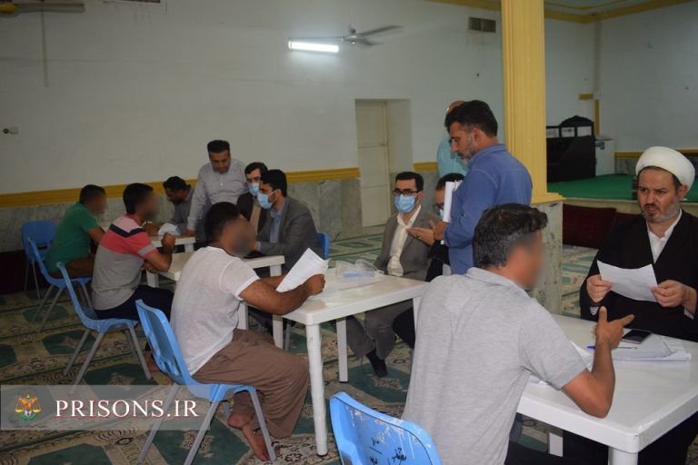 بازدید مقامات قضائی از زندان گنبد به مناسبت هفته قوه قضائیه