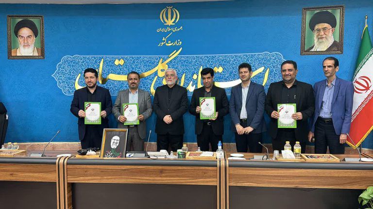 تقاهمنامه همکاری اجرای خط انتقال برق به شهرک هزار هکتاری اترک امضاء شد