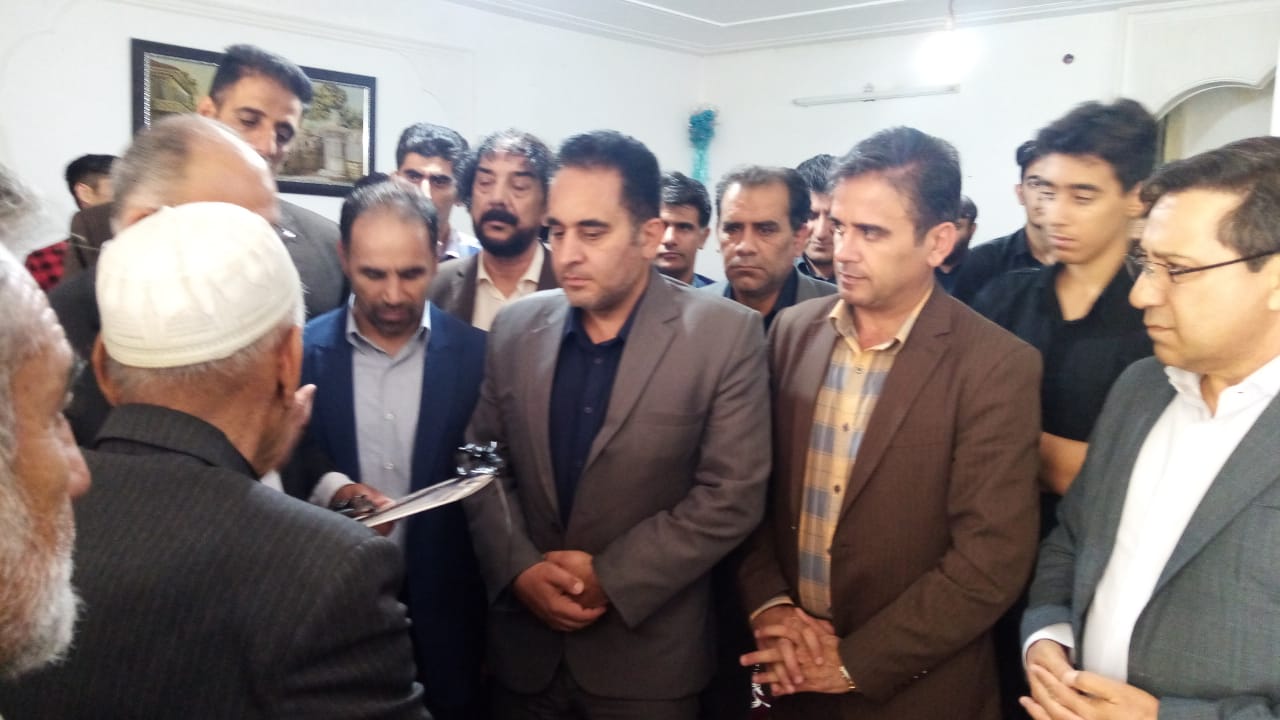 اهدای لوح رسم جوانمردی و پهلوانی به خانواده جوان فداکار لرستانی