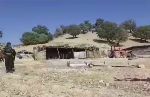 کپرنشینی و نبود امکانات اولیه اهالی روستای “احمد آباد” لرستان!+ فیلم