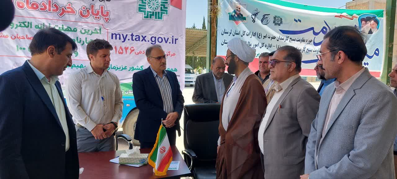 مدیر کل و پرسنل امور مالیاتی لرستان در مراسم میز خدمت این هفته حضور یافتند+ تصاویر