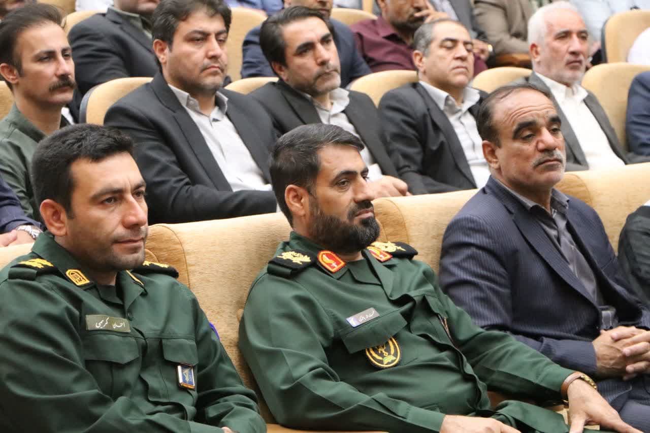 دولت سیزدهم راهی را که به سمت غرب باز بود بست و اقتدار نظام جمهوری اسلامی را به رخ دشمنان کشید