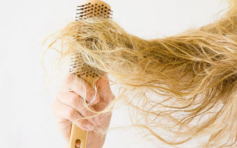 علل خشکی مو و راهکارهای درمان خانگی
